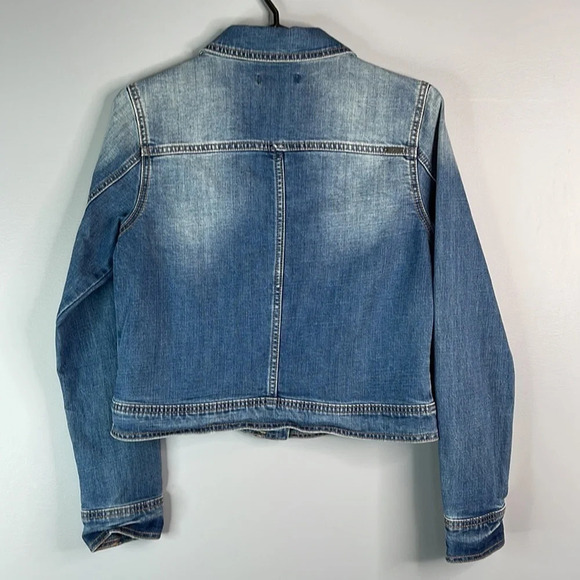 PRANA Cropped Jean Jacket Blue Medium Wash Denim Stretch Crochet Flower Pin S - Picture 8 of 13